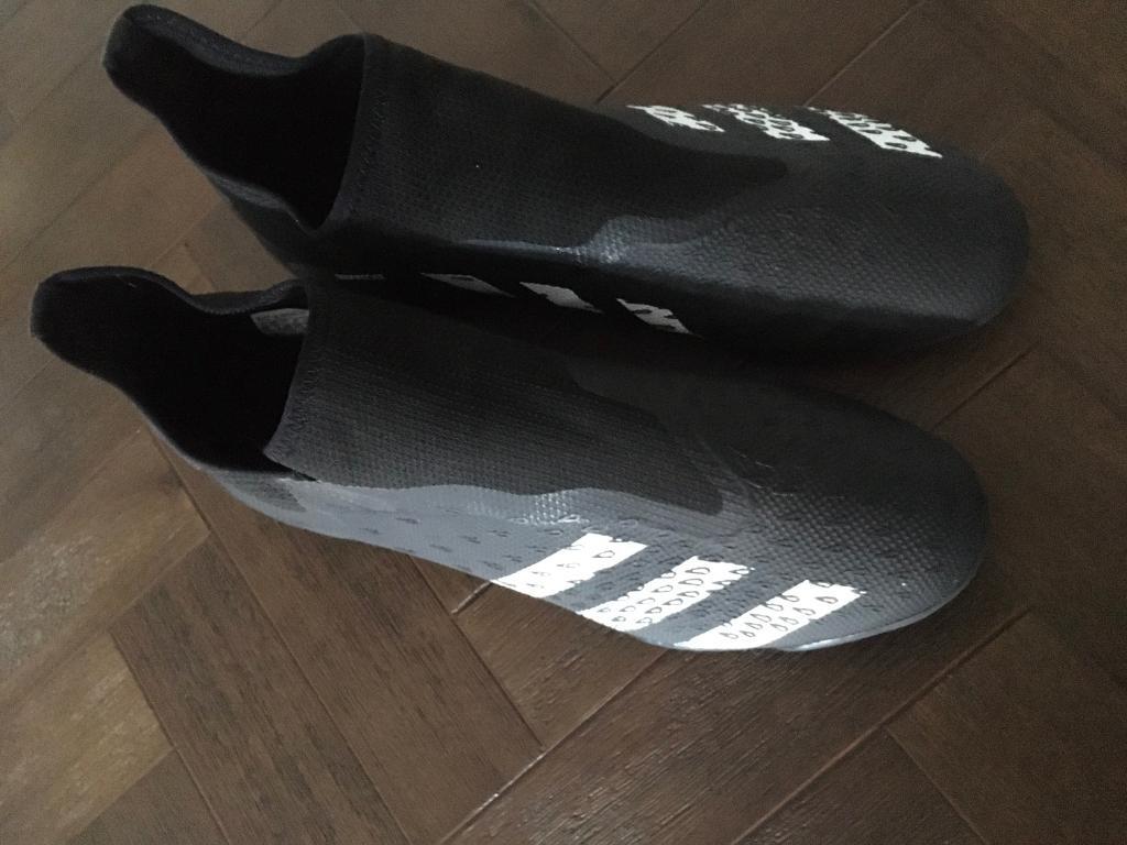 mens predator astro trainers